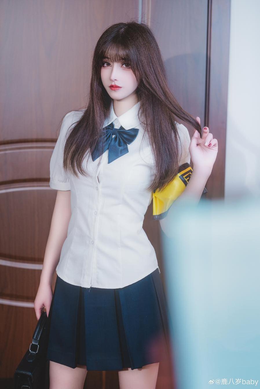 看鹿八岁电竞少女新出的cosplay作品，感受全新视觉体验